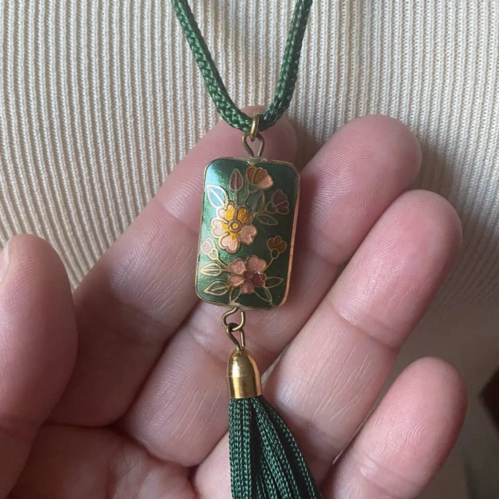 Vintage Cloisonne Pink Florals Pendant Necklace Green Silk Cord Tassel Boho Chic - Picture 6 of 6